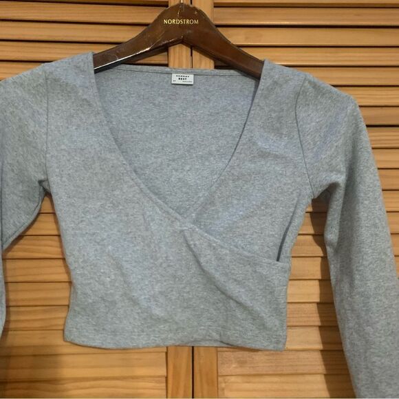 Aritzia Sunday Best V Neck Long Sleeve Crop XS - Picture 3 of 5
